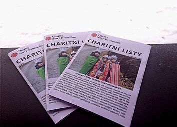 Přečtěte si zimní číslo Charitních listů